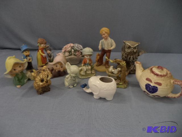 lot 230 image: Knick Knacks