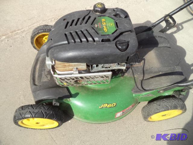 lot 3 image: John Deere Mower