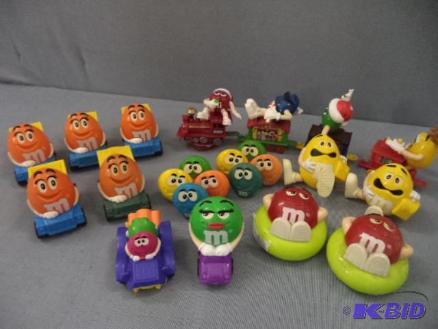 lot 32 image: M and M