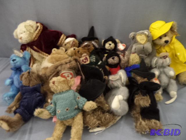 lot 60 image: Attic Treasurse