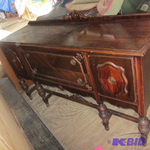 lot 7 image: Mid Century Buffet
