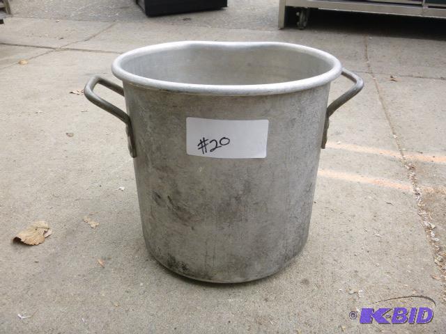 lot 20 image: Aluminum Pot 13" high....