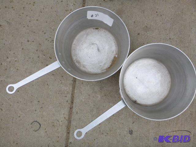 lot 21 image: Two Aluminum Pots 10" diameter. ...