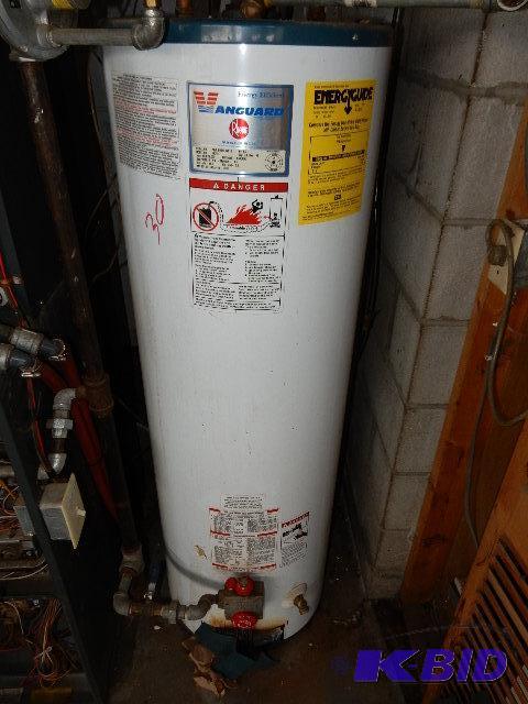 30 Gallon Rheem Hot water heater. Water and g...