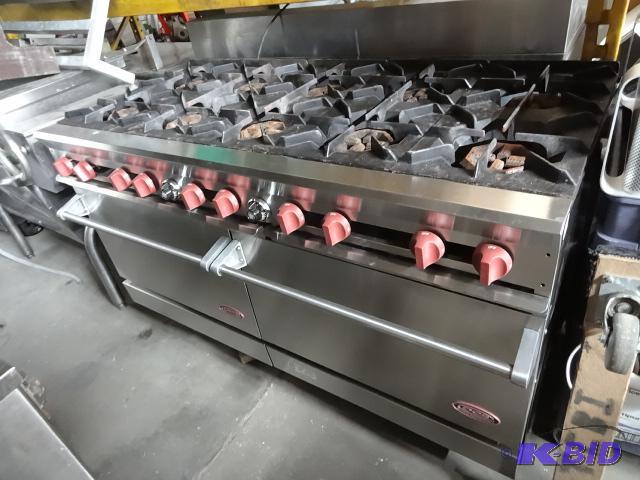 lot 1 image: Dynamic cooking systems 10 burner stove with ...