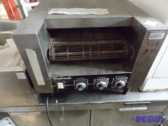 lot 10 image: Toastmaster model TL44 toaster conveyor oven....