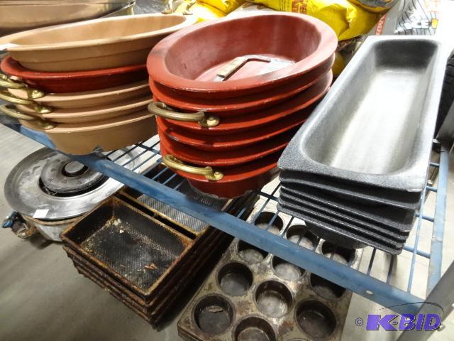 lot 119 image: Aluminum serving pans. Some handles missing...