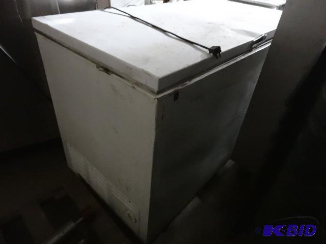 lot 14 image: Frigidaire model CF183 chest freezer. Commerc...