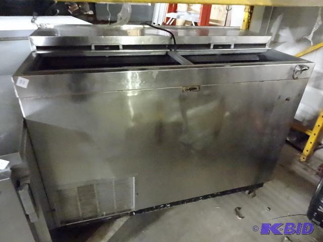 lot 22 image: Perlick beer cooler. Model 7260 ESILUL. 115 v...