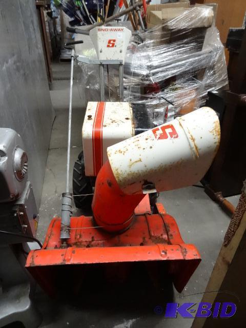 lot 30 image: Simplicity Sno Away snow blower. 21". Br...