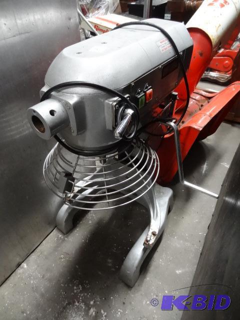 lot 34 image: Universal 110 volt mixer. Serial 2004081945. ...