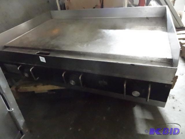 lot 8 image: Star model 536TG flat griddle. 36 x 20 surfac...
