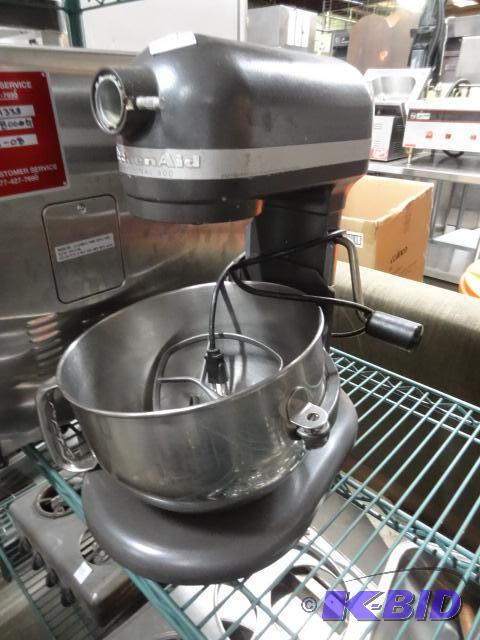 lot 85 image: Kitchenaid pro 600 mixer. Needs repair...