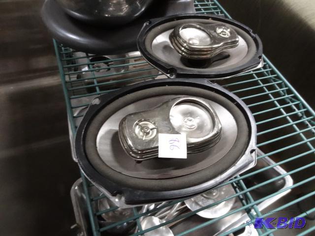lot 86 image: 2 VR3 car stereo speakers...