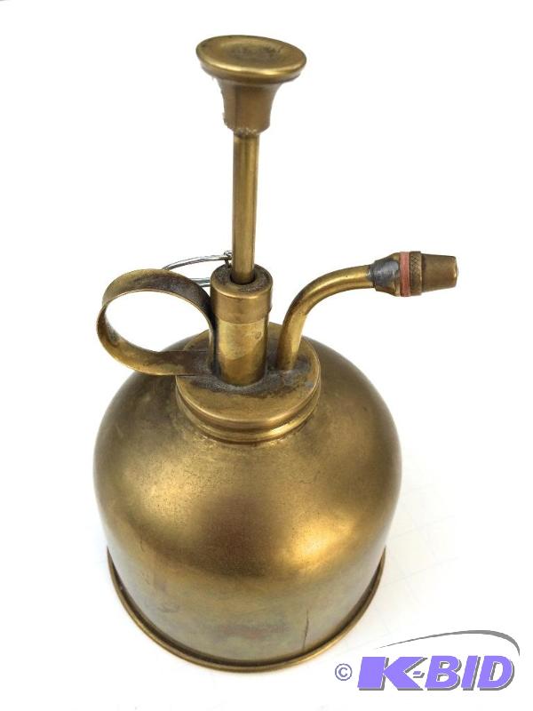 Oil can