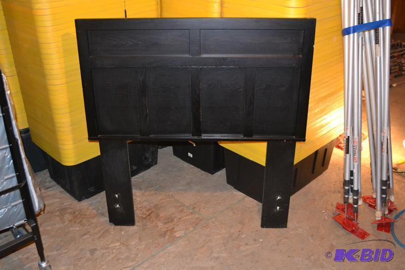 lot 100 image: Wood head board for single bed 49x44" Qu...