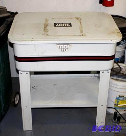lot 133 image: Tool Shop 20 gallon parts washer with pump. P...