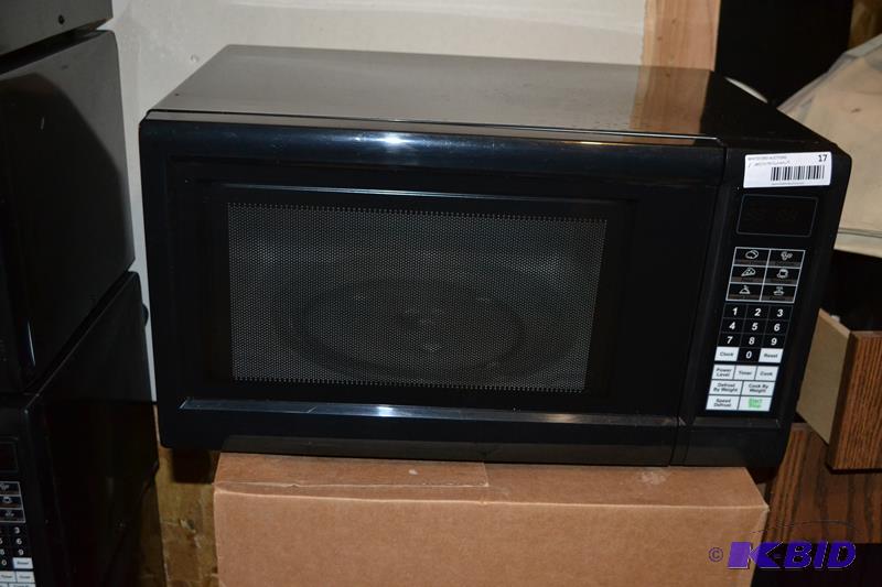 lot 17 image: Black microwave 1450 watts...
