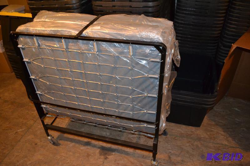 lot 44 image: Roll Away Guest Bed, Twin size folding bed...