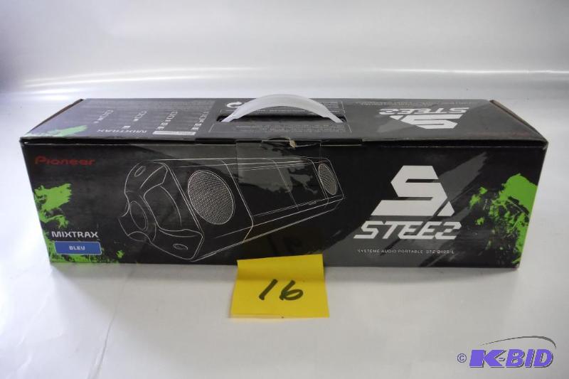 lot 16 image: Pioneer Solo Steez Portable Music System (BlueBlack)