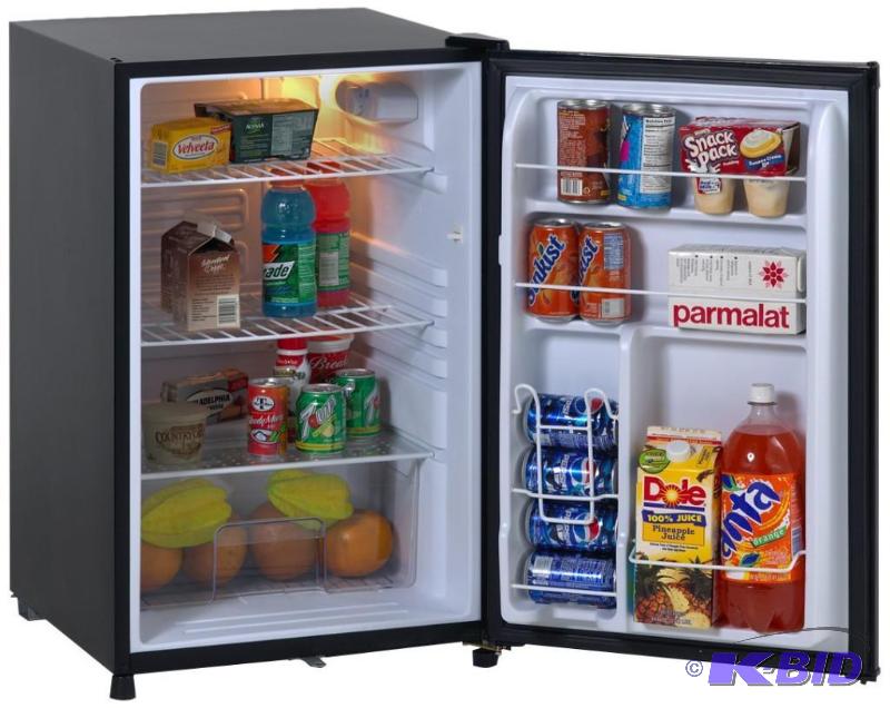 lot 41 image: Avanti AR4586B Counter High Refrigerator