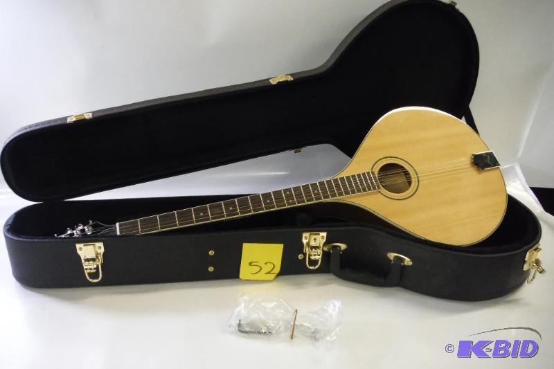 lot 52 image: Trinity College TM-250 Celtic Mandolin (Natural Finish)