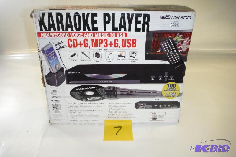 lot 7 image: Emerson GQ100 Karaoke Player