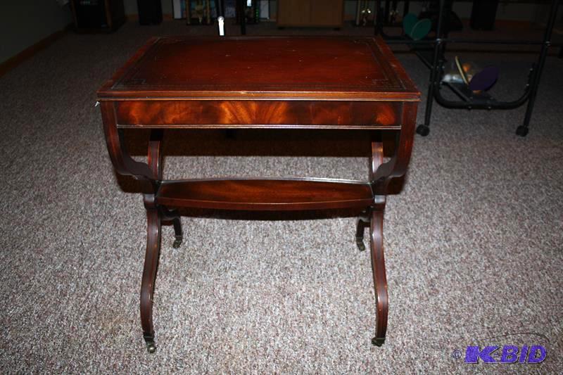 lot 1 image: Weiman Heirloom leather top table 18x24x27&qu...