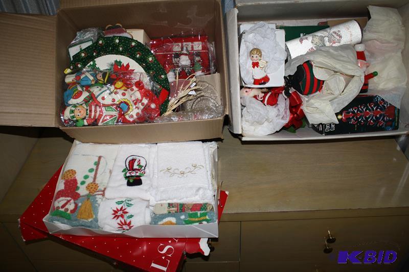 lot 20 image: Christmas decorations...