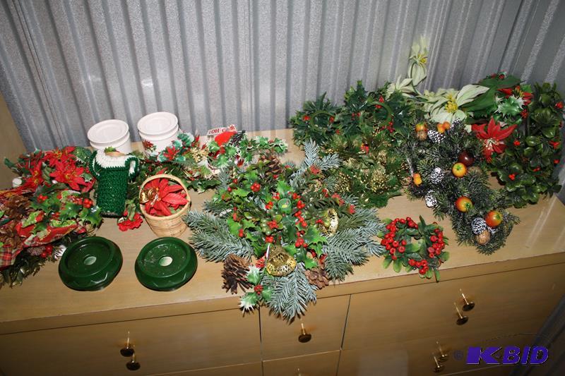 lot 21 image: Christmas decorations, plastic wreaths candle...