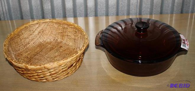 lot 22 image: Anchor Hocking Fire King casserole, rare colo...