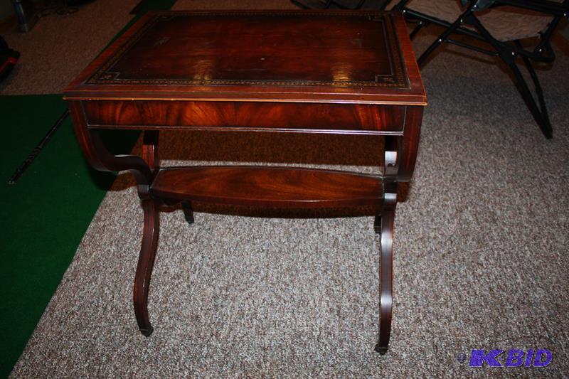 lot 4 image: Weiman Heirloom leather top table 18x24x27&qu...