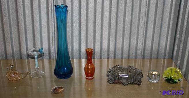 lot 43 image: Glass vases and figurines vintage glass pen h...