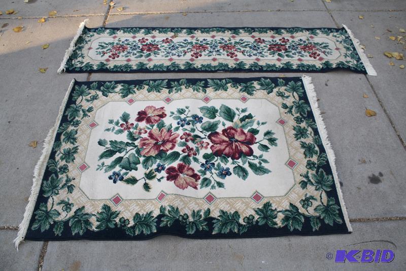lot 50 image: Esteem floral design rug with matching runner...