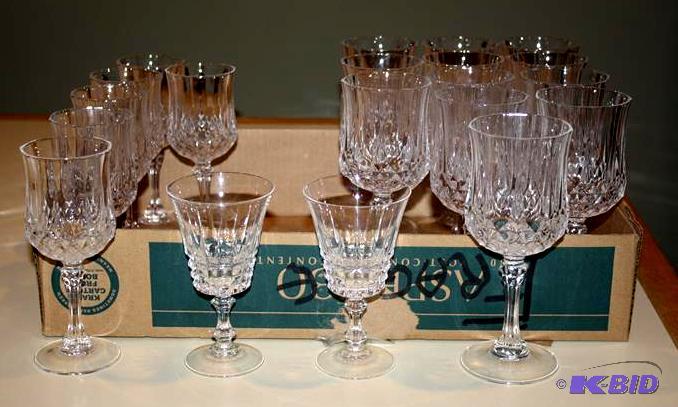 lot 8 image: Glass goblet set with three different heights...