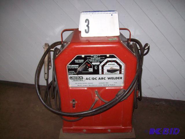 Lincoln ACDC Arc Welder, Comes With Extra Se...