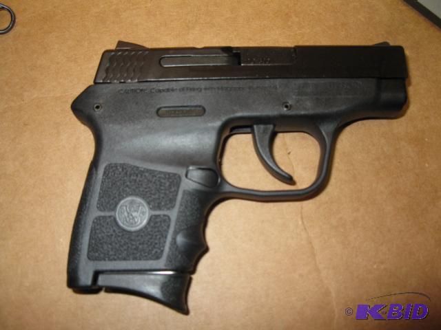 lot 4 image: Smith and Wesson Bodyguard 380 semi-auto pistol