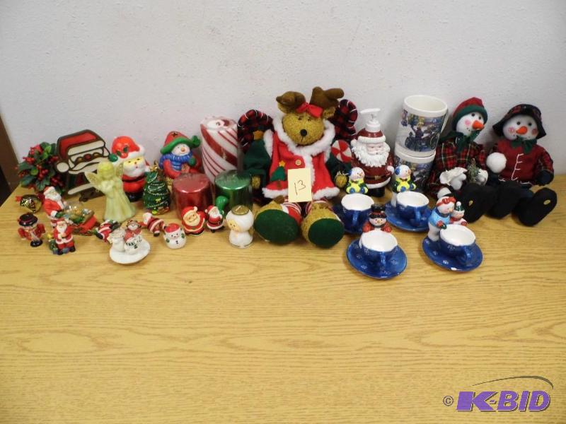 lot 13 image: Christmas Items