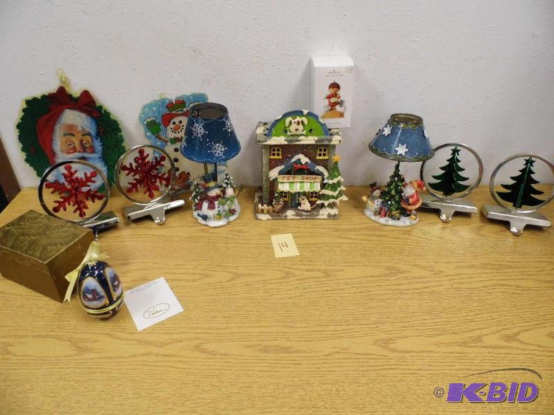 lot 14 image: Christmas Items