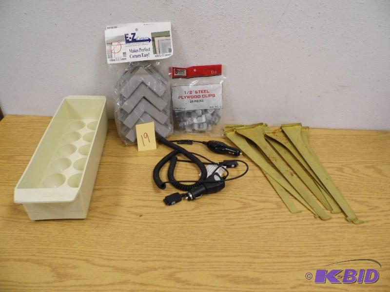 lot 19 image: Shelf Brackets, Easy Corners