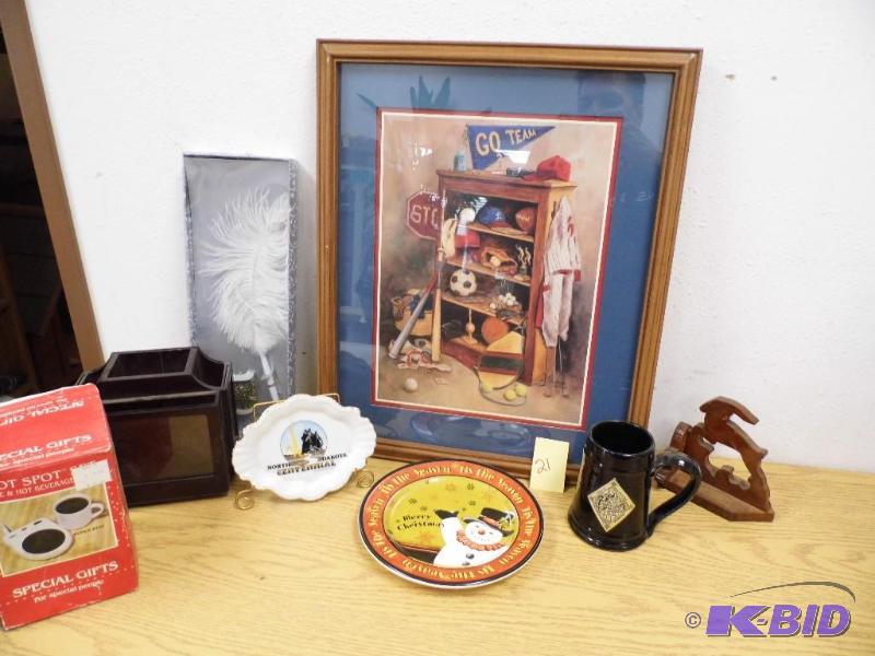 lot 21 image: Picture with Tote