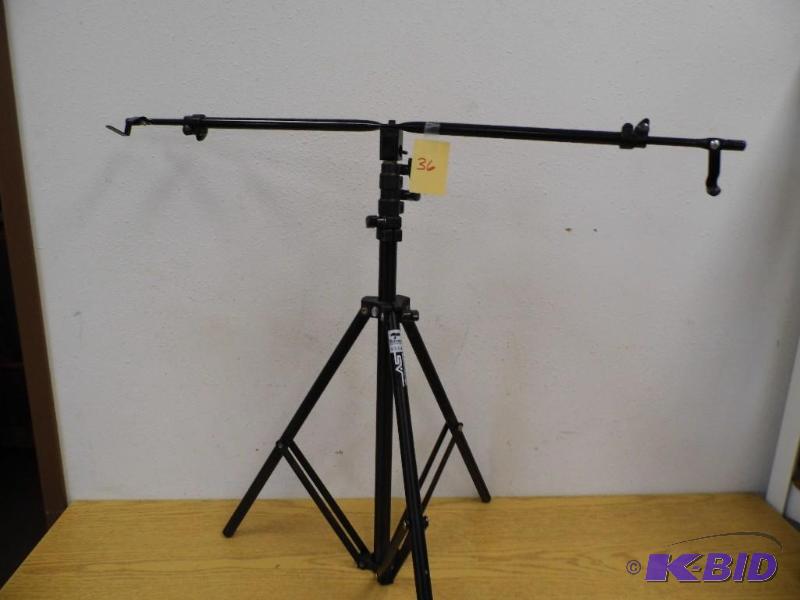 lot 36 image: Raven RS 3-8 Smith Victor Stand