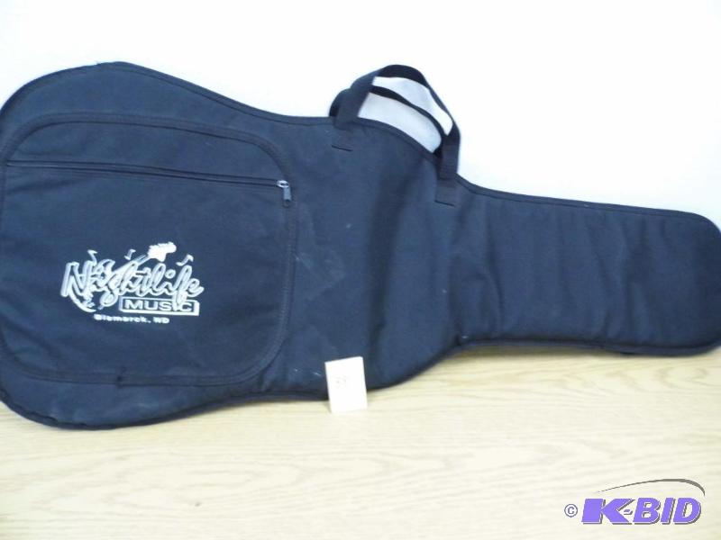 lot 38 image: Guitar Case