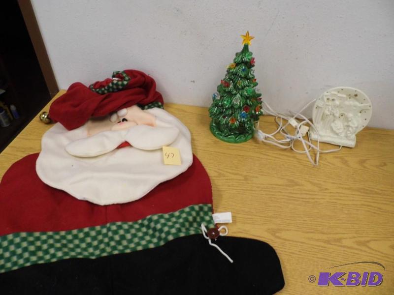 lot 47 image: Christmas Items