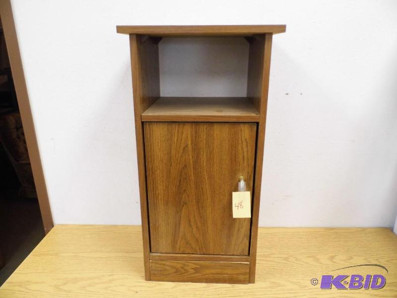 lot 48 image: Small Stand