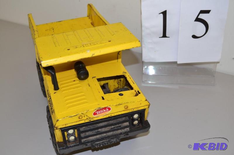lot 15 image: Tonka Mighty Dump Truck