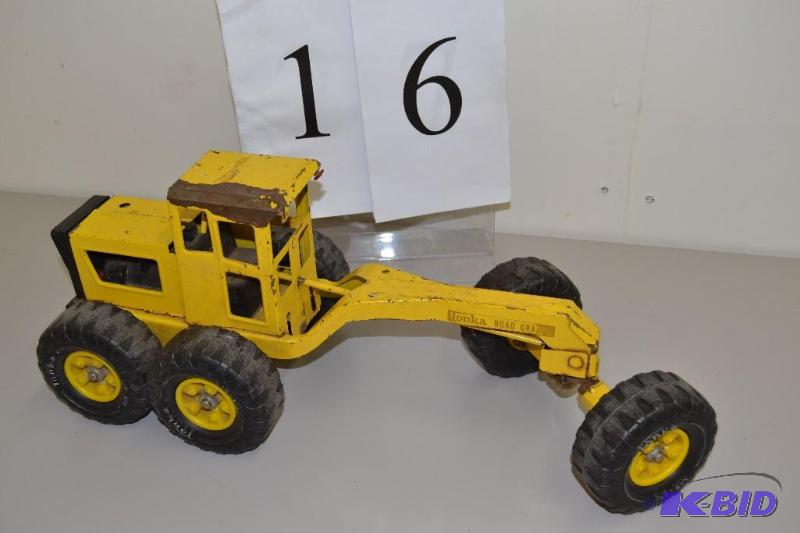 lot 16 image: Tonka Road Grader