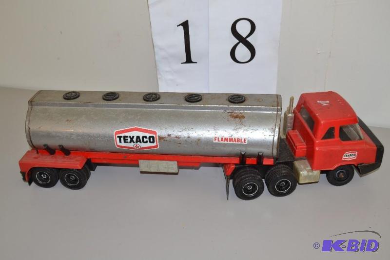 lot 18 image: Vintage, Texaco fuel Tanker truck