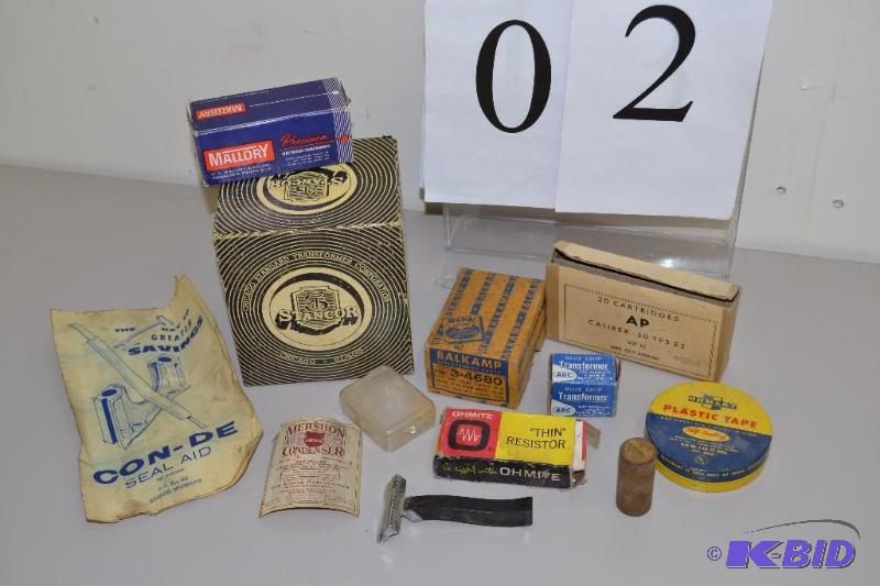 lot 2 image: Vintage hooks, boxes & razor