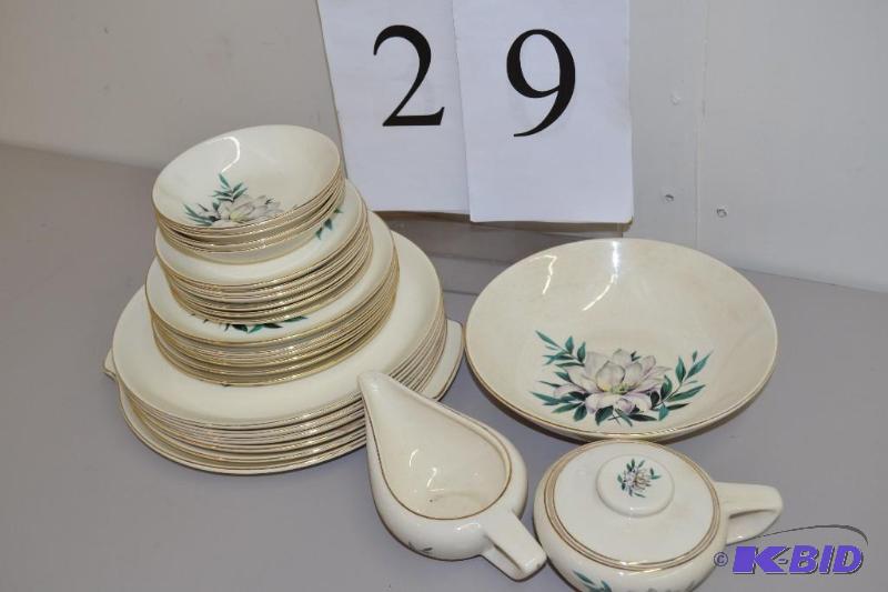 lot 29 image: French Saxon, Pond lily china